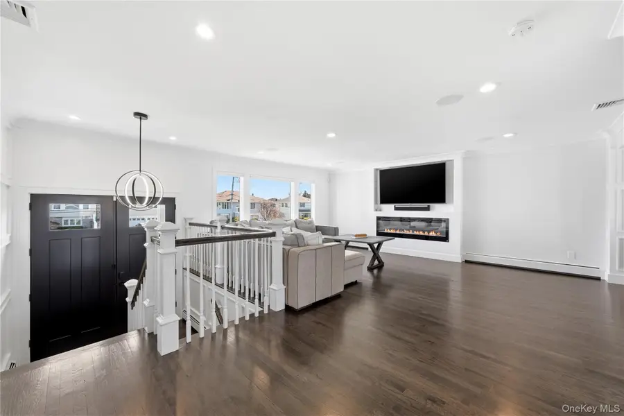 11 Dolphin Lane, West Islip, NY 11795 - #3