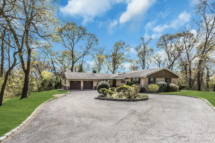 16 Buckingham Drive, Dix Hills, NY 11746 - #2