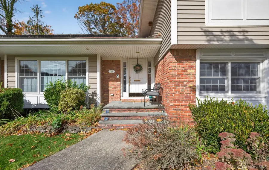 10 Sorgi Court, Plainview, NY 11803 - #3