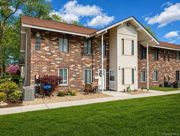 11 Sierra Court #11, Coram, NY 11727