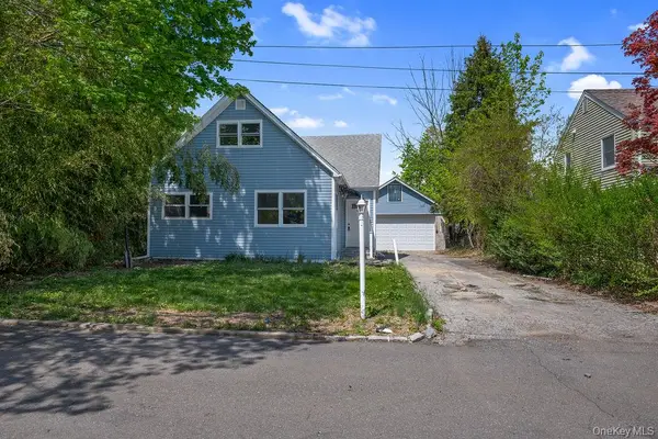 16 1st Street, Glenwood Landing, NY 11547