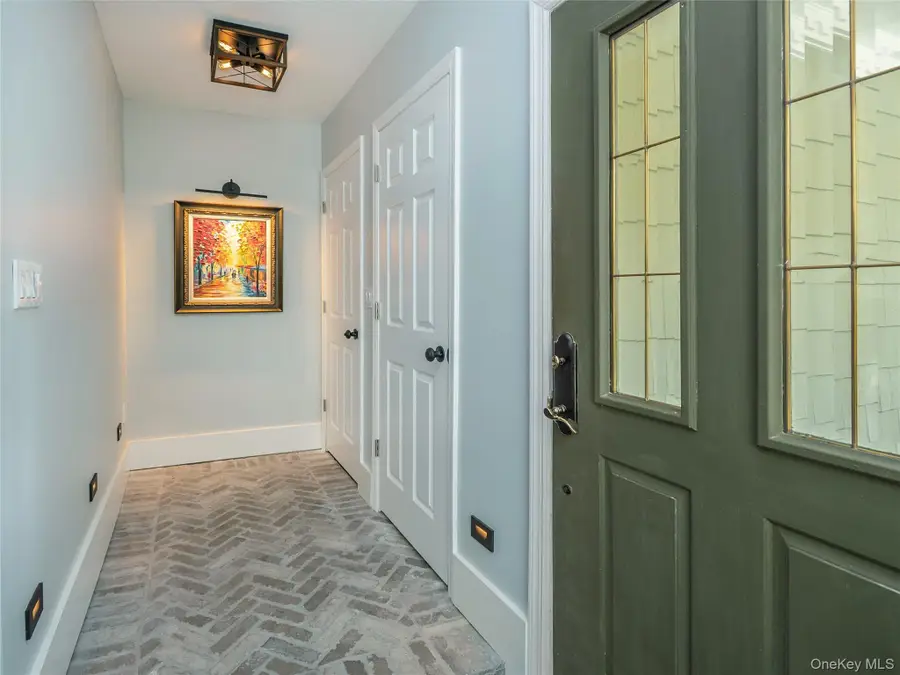 3 Duke Place, Glen Cove, NY 11542 - #3