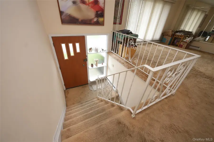 96 Cedar Drive W, Plainview, NY 11803 - #2