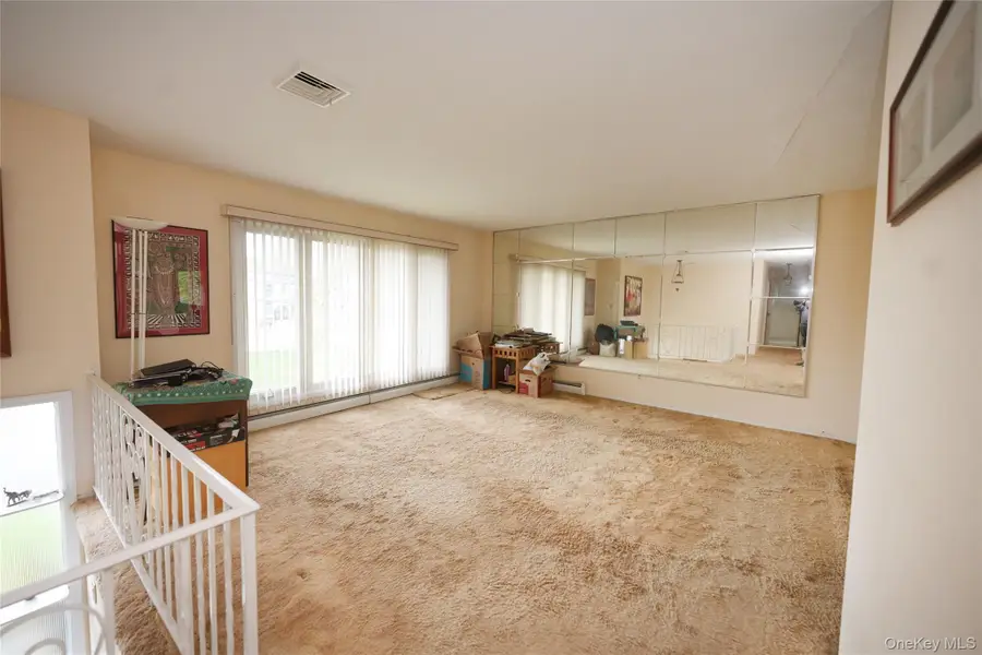 96 Cedar Drive W, Plainview, NY 11803 - #3