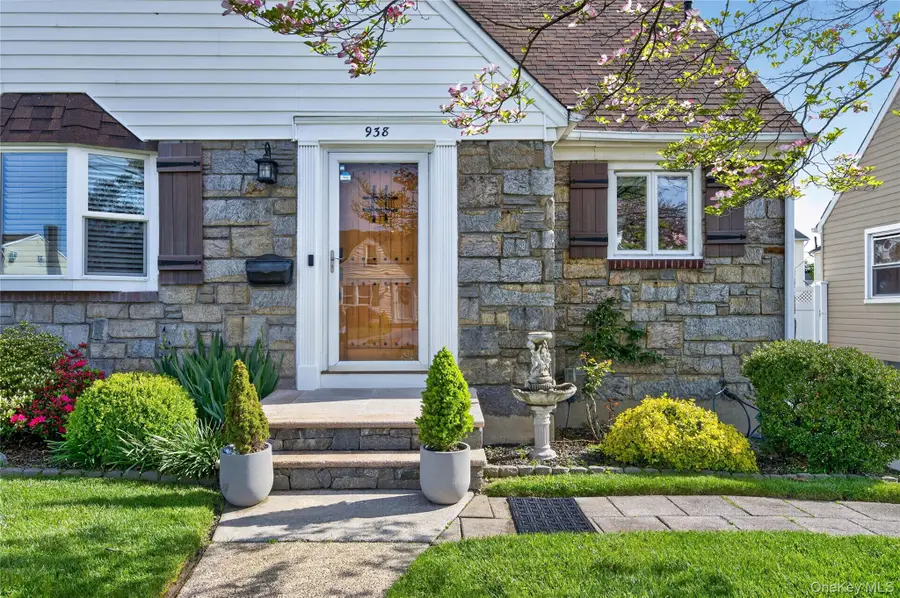 938 Van Buren Avenue, Franklin Square, NY 11010 - #3