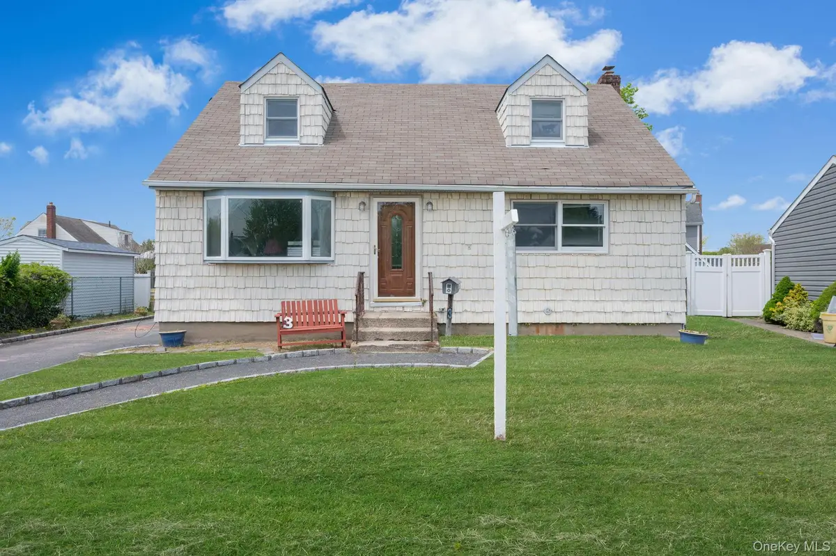 3 Layton Avenue, Hicksville, NY 11801 - #1