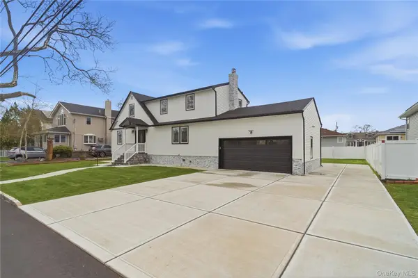 219 Granada Parkway, Lindenhurst, NY 11757