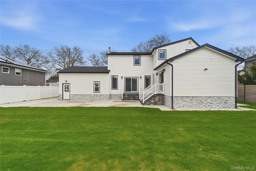 219 Granada Parkway, Lindenhurst, NY 11757 - #2