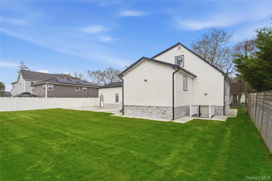 219 Granada Parkway, Lindenhurst, NY 11757 - #3