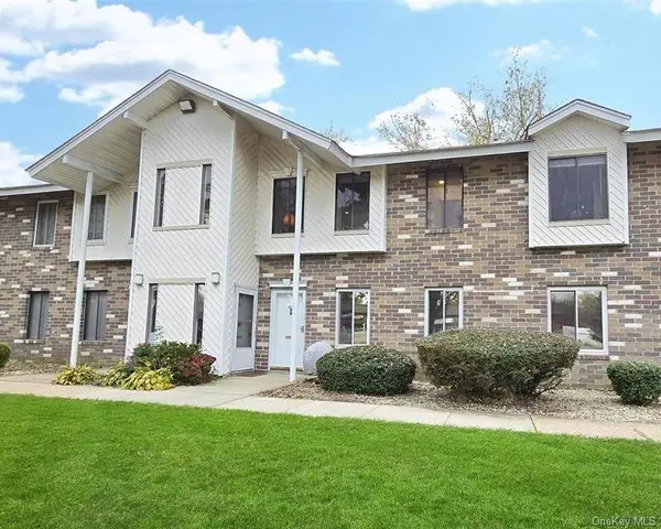 1 El Camino Court #1E, Coram, NY 11727