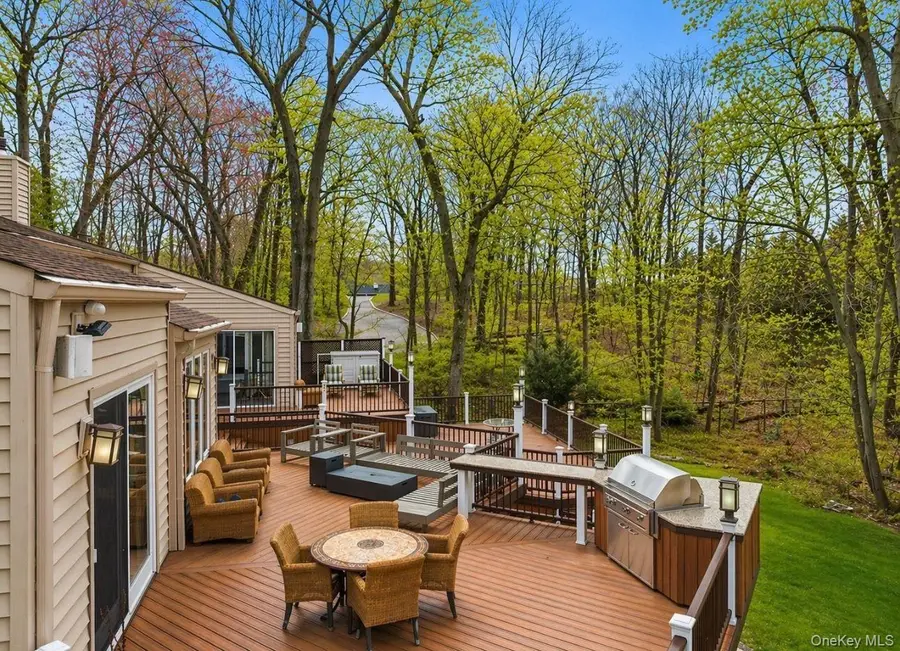 7 Windemere Crest, Woodbury, NY 11797 - #3