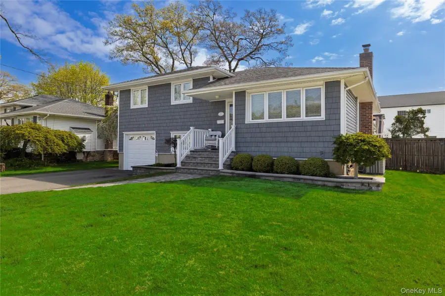 17 6th Avenue, Massapequa Park, NY 11762 - #3
