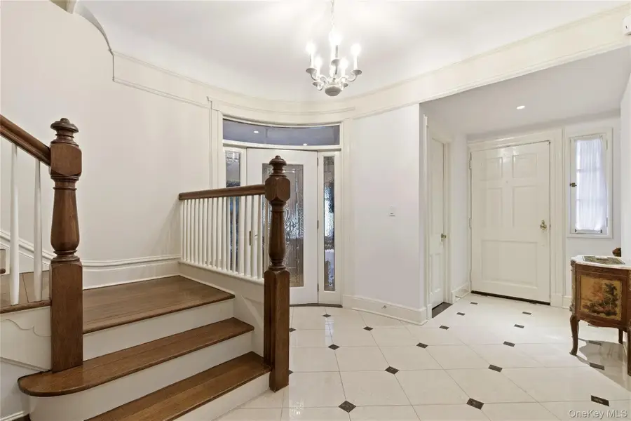 89 Duck Pond Road, Glen Cove, NY 11542 - #3