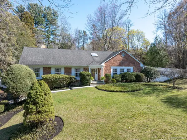 32 Fairway Place, Cold Spring Harbor, NY 11724