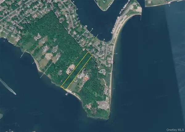 38 Old Neck Road S, Center Moriches, NY 11934