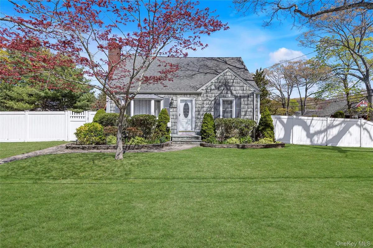 113 Roosevelt Avenue, Islip, NY 11751 - #1