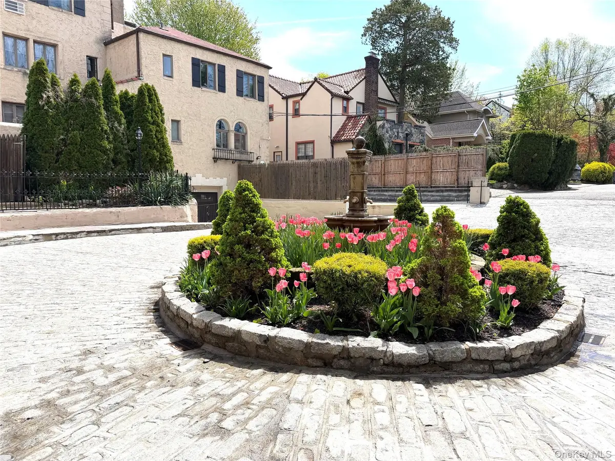 215 Middle Neck Road #15-3B, Great Neck, NY 11021 - #1