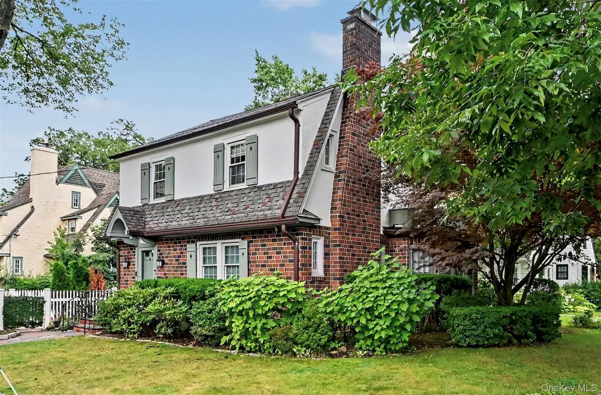 25 Vanderburgh Avenue, Larchmont, NY 10538 - #1