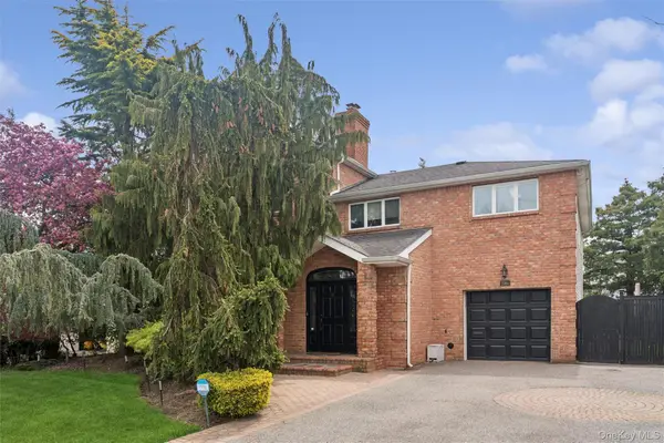 2064 Oliver Way, Merrick, NY 11566