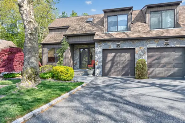 5 Pony Circle #5, Roslyn Heights, NY 11577