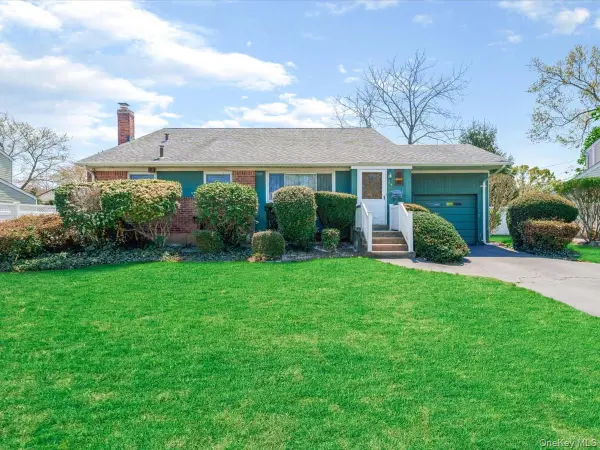 24 Jerold Street, Plainview, NY 11803