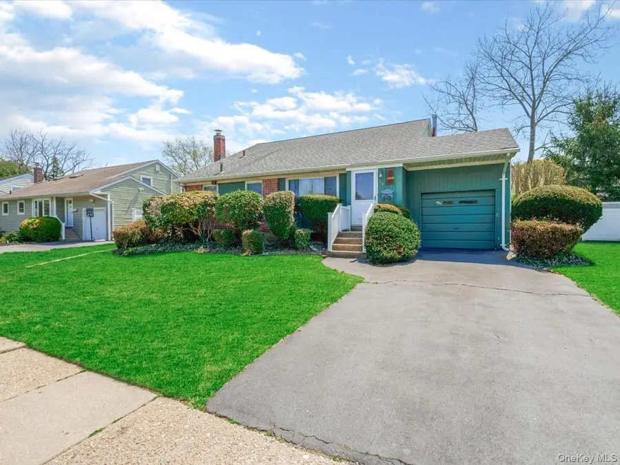 24 Jerold Street, Plainview, NY 11803 - #2