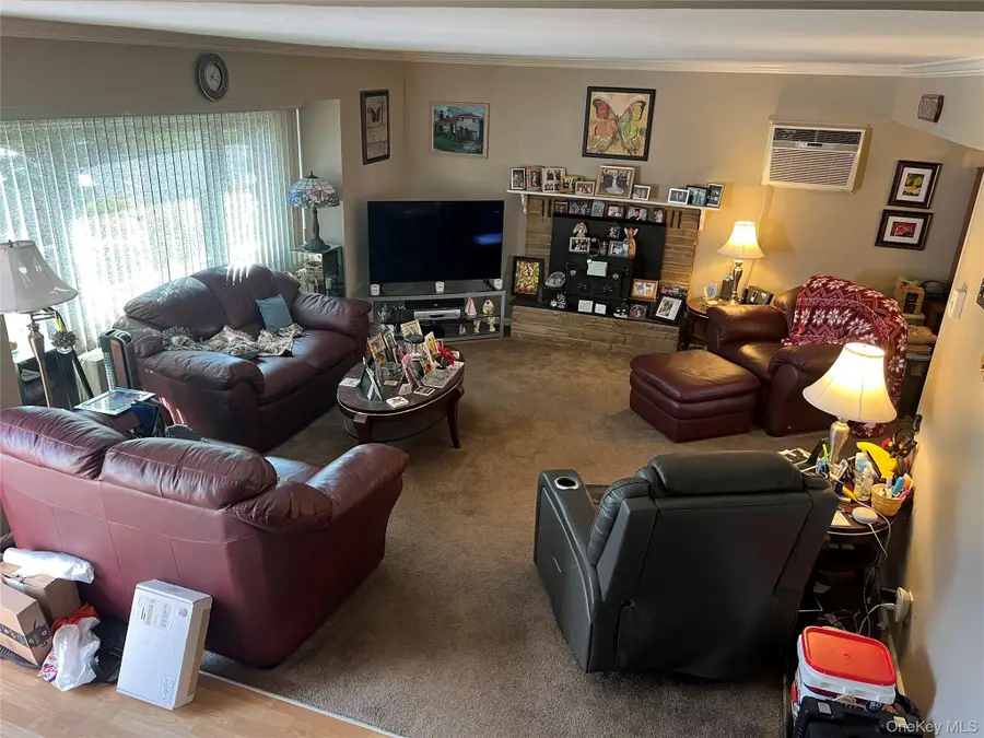 65 Thoreau Road, North Babylon, NY 11703 - #3