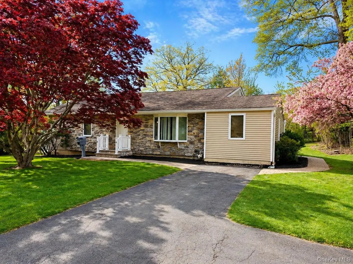 19 Buckingham Road, Nanuet, NY 10954 - #1