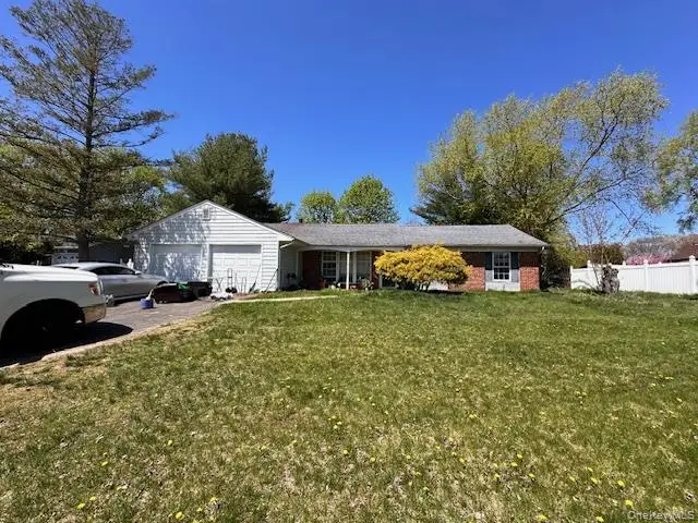 5 Orleans Green, Coram, NY 11727 - #1