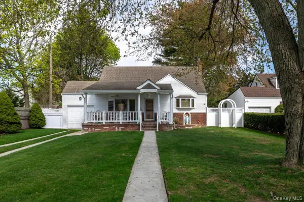 51 Louis Drive, Farmingdale, NY 11735