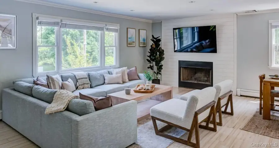 36 Charla Drive, Southampton, NY 11968 - #2