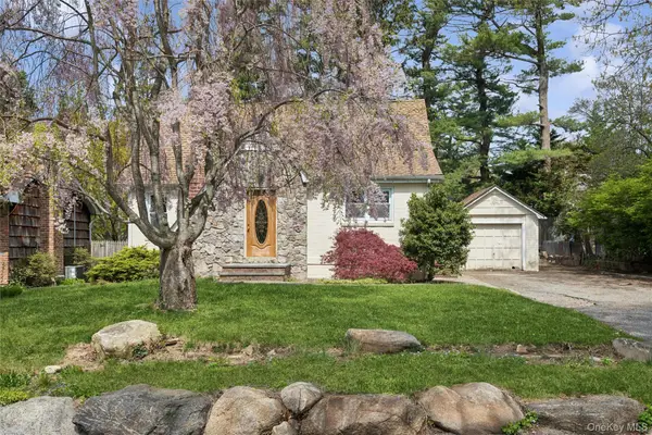 107 E 25th Street, Huntington Station, NY 11746