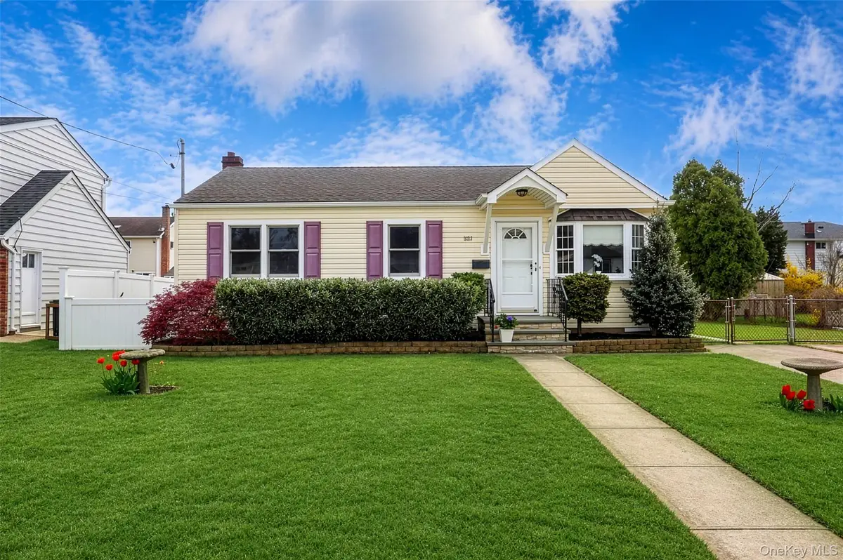 821 10th Street, West Babylon, NY 11704 - #1