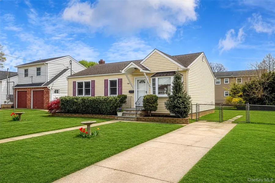 821 10th Street, West Babylon, NY 11704 - #3