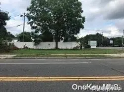 23 N Evergreen Drive, Selden, NY 11784