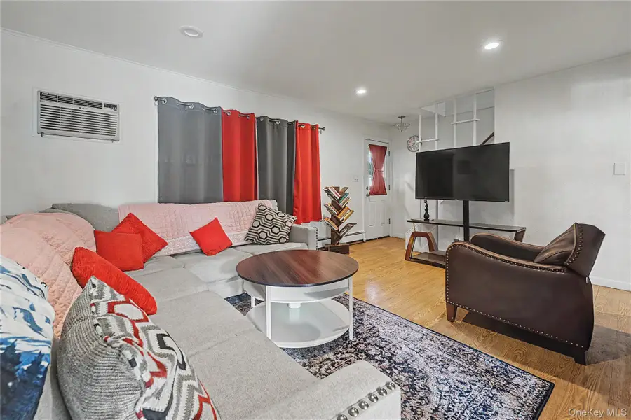 35 Meeting Lane, Hicksville, NY 11801 - #3