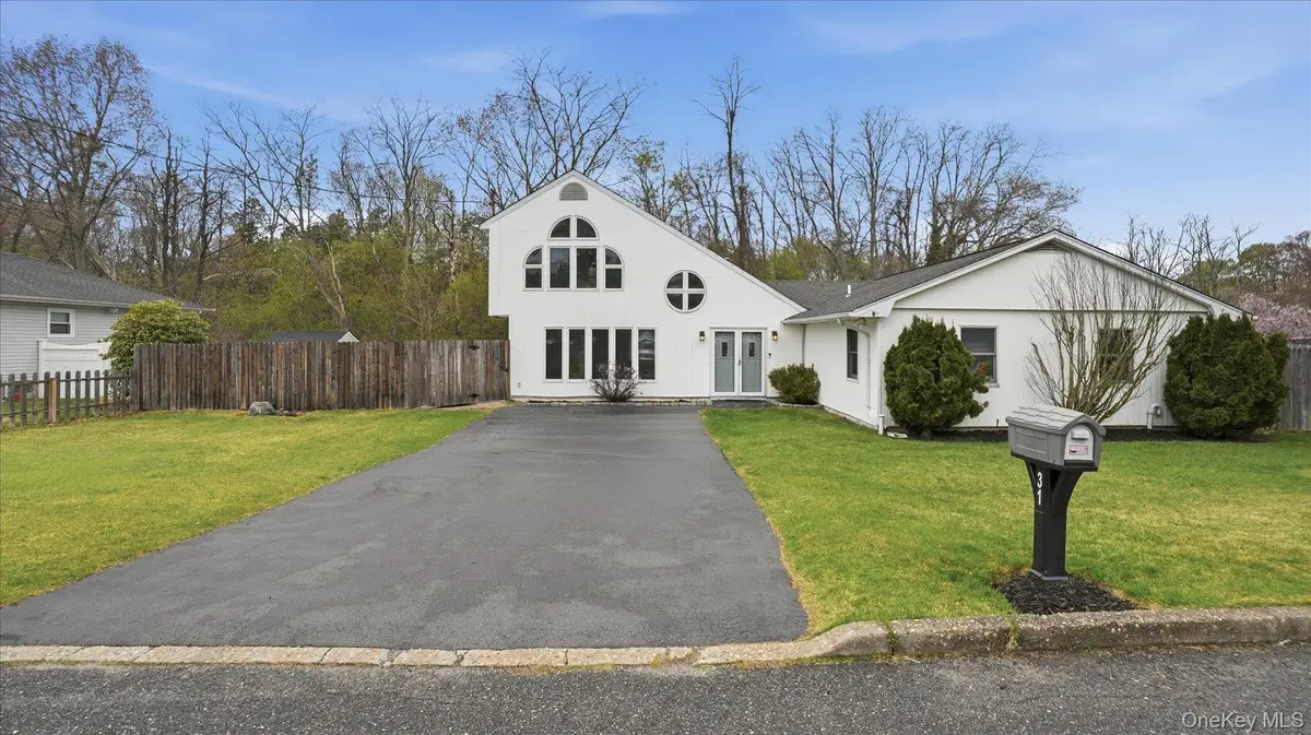 31 13th Street, Holbrook, NY 11741 - #1