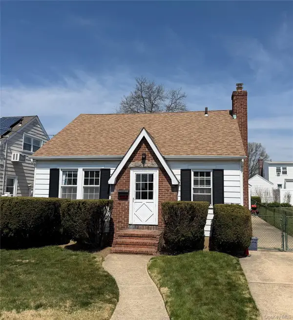 1112 Esther Street, Franklin Square, NY 11010