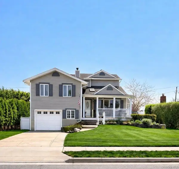 35 Peachtree Lane, Hicksville, NY 11801