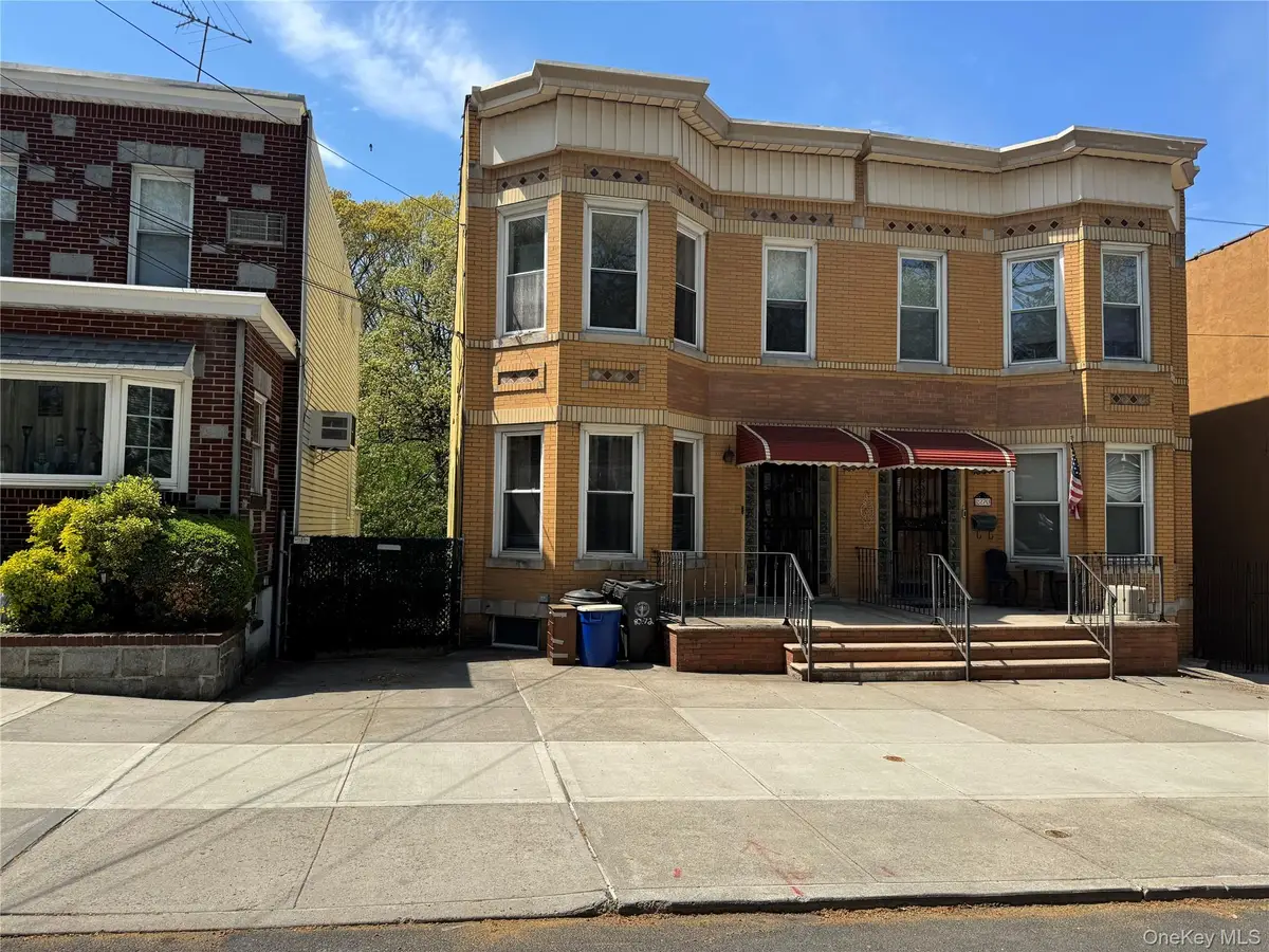 82-72 88th Place, Glendale, NY 11385 - #1