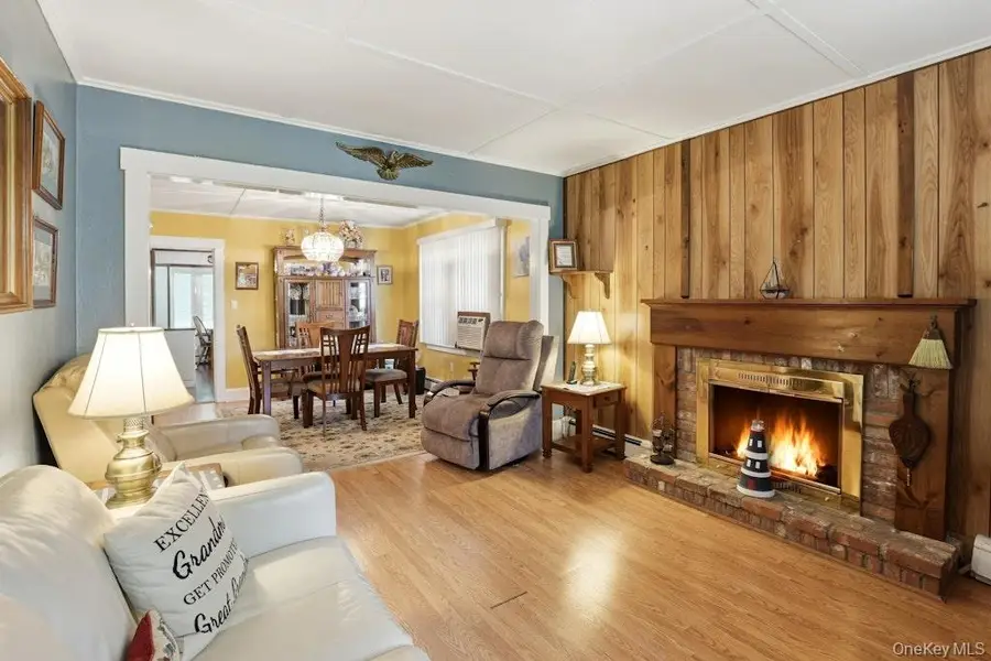 16 Glen Lane, Glenwood Landing, NY 11547 - #3