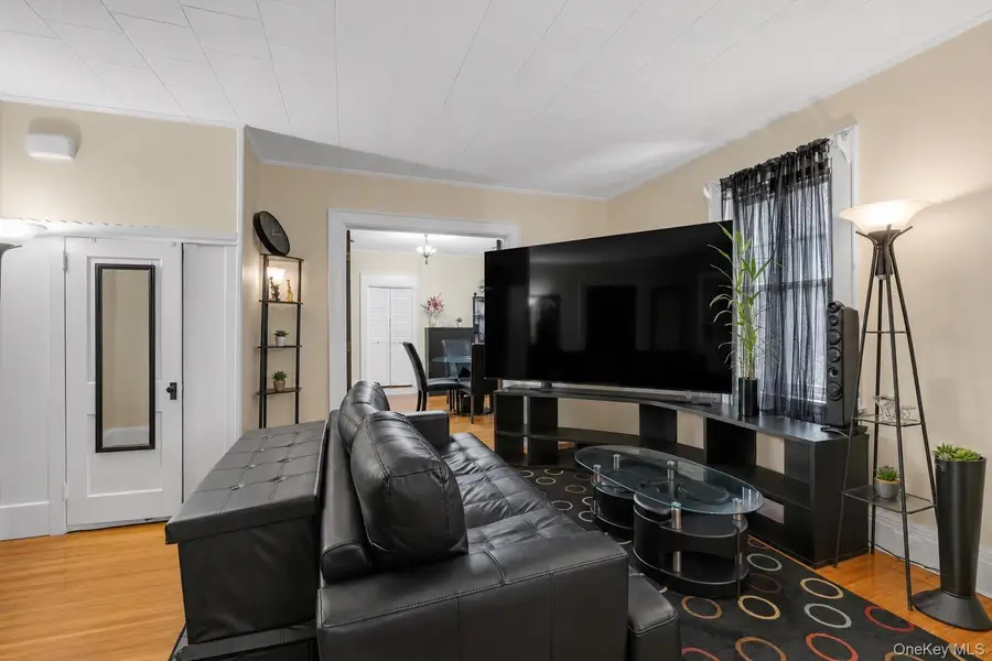 40 Rockville Avenue, Rockville Centre, NY 11570 - #3