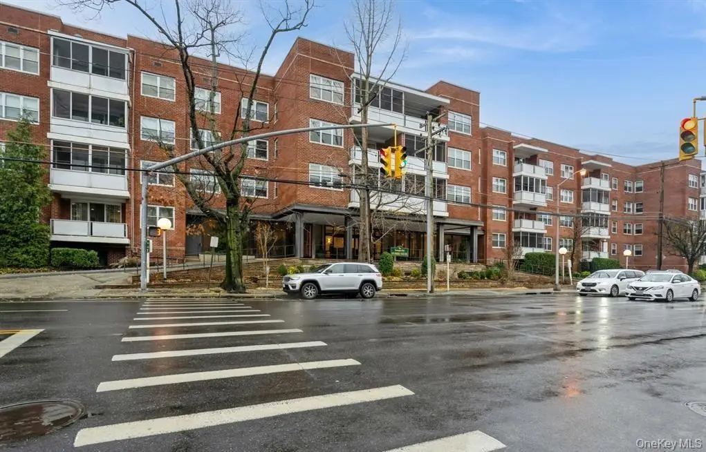 1 Kensington Gate #118, Great Neck, NY 11021 - #1