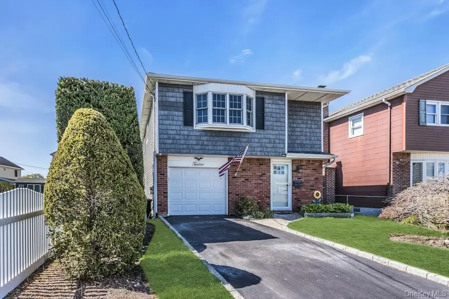 12 Spring Street, Lindenhurst, NY 11757 - #2