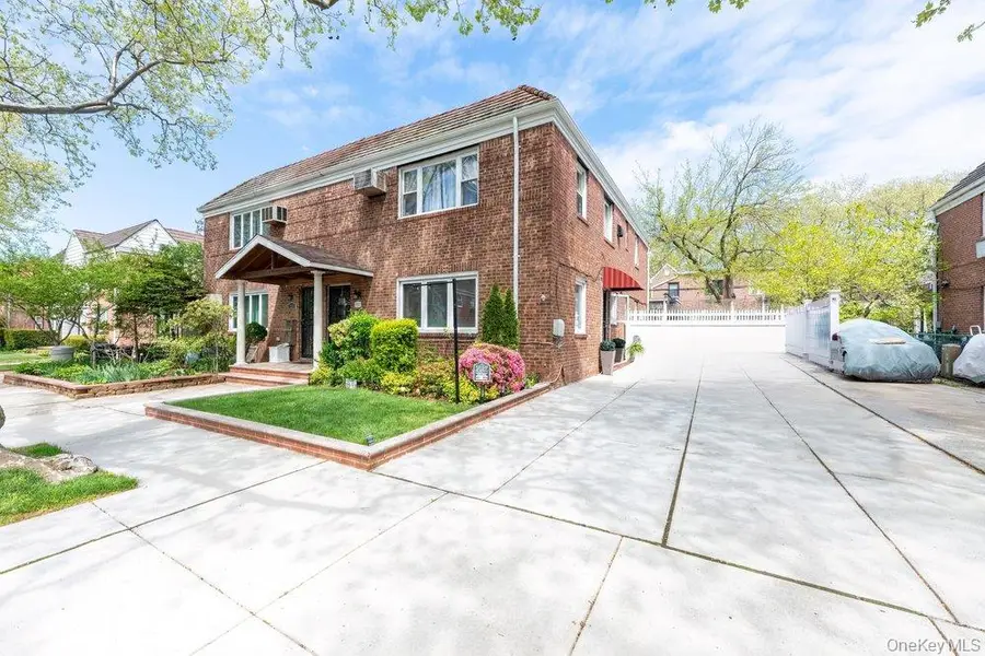 73-37 197th Street, Fresh Meadows, NY 11366 - #2