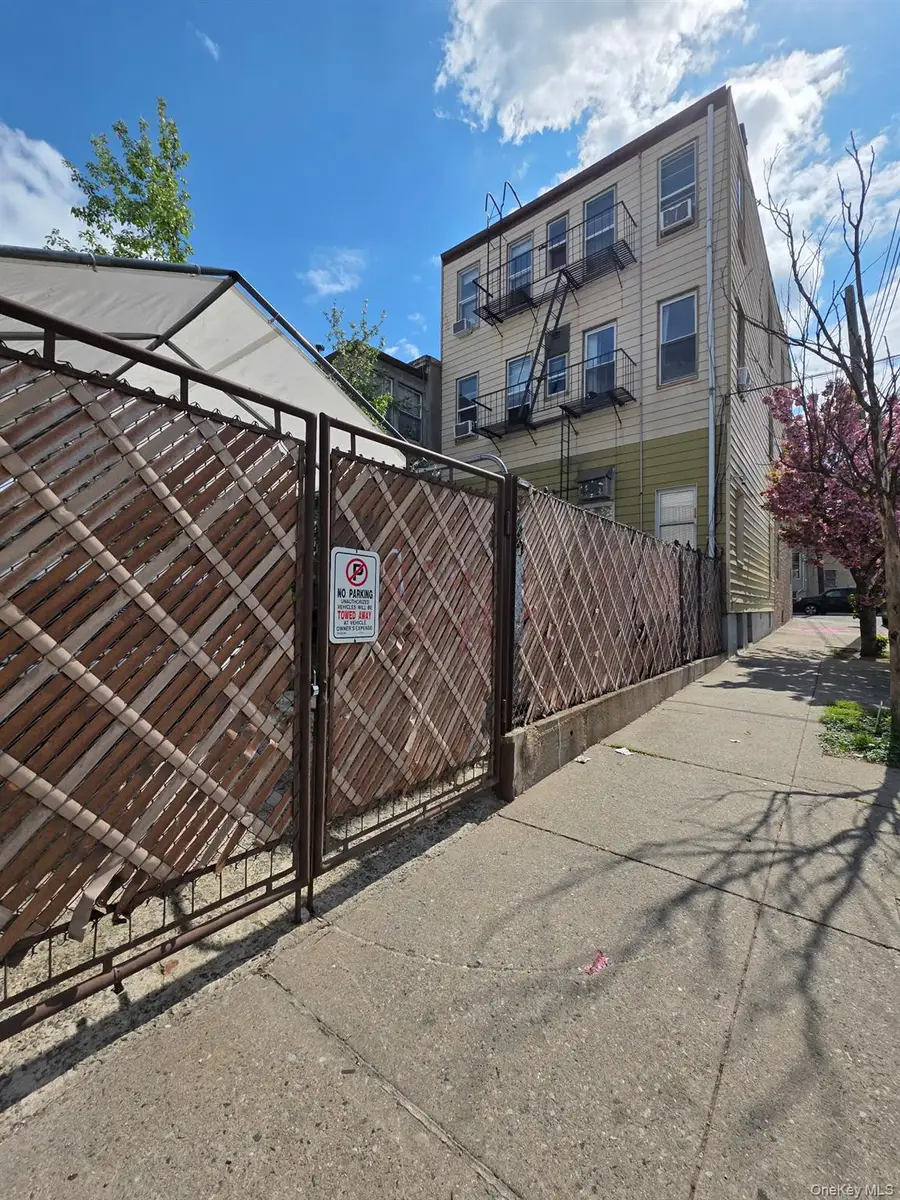 5427 Arnold Avenue, Maspeth, NY 11378 - #3