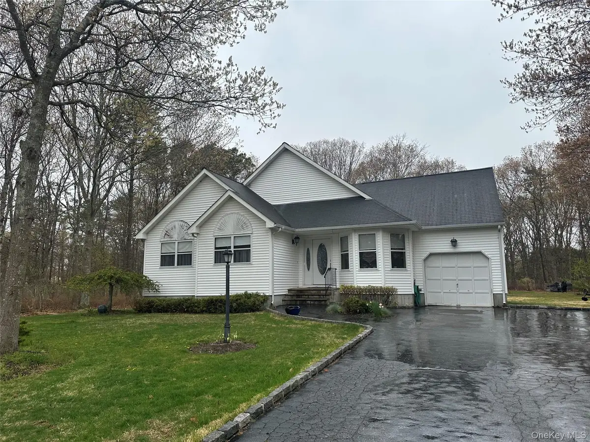 3 Horseshoe Lane, Center Moriches, NY 11934 - #1