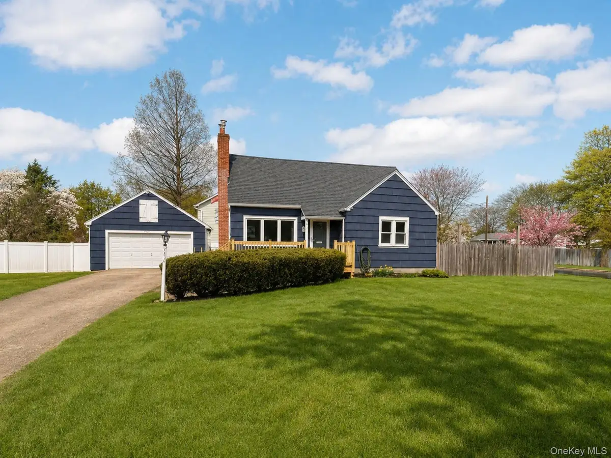 150 Spur Drive S, Bay Shore, NY 11706 - #1