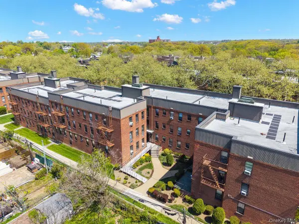 21519 48th Avenue #2E, Oakland Gardens, NY 11364