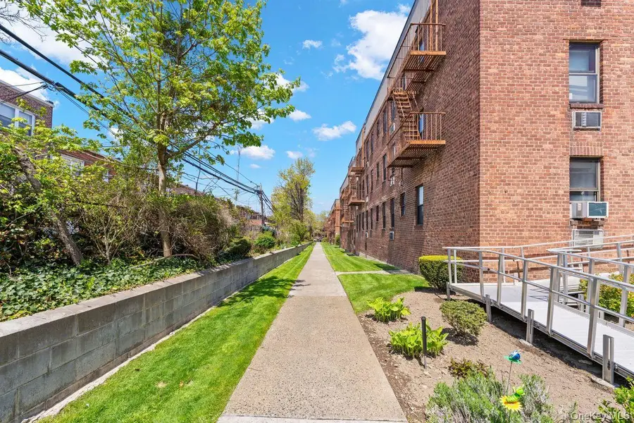 21519 48th Avenue #2E, Oakland Gardens, NY 11364 - #2